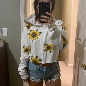 @pinktoesgirl COPY - Sunflower cropped hoodie